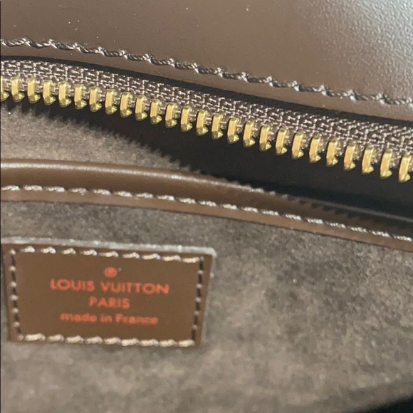 Louis Vuitton - Picture 3 of 7